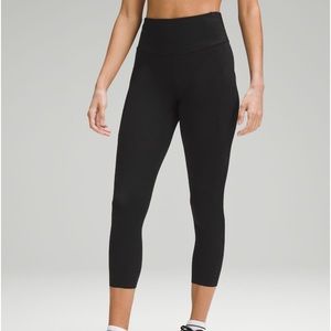 Fast and Free High-Rise Crop 23" Pockets